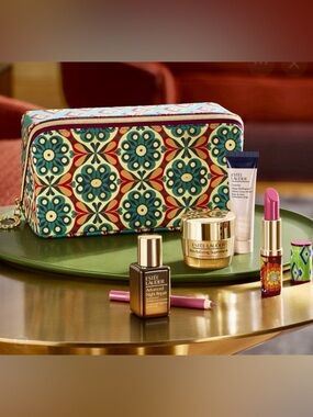 Estee Lauder Travel set (with Multicolor Cosmetic Bag